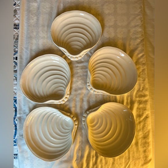 5 Pottery Barn Clam Shell Salad Plates White 9" Beach heavy Luncheon Nautical - Picture 3 of 11